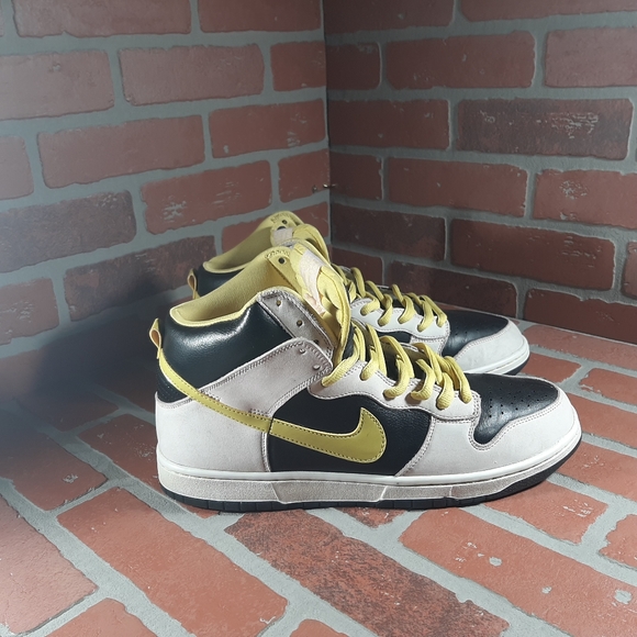 MISS PIGGY NIKE DUNKS - Picture 9 of 10